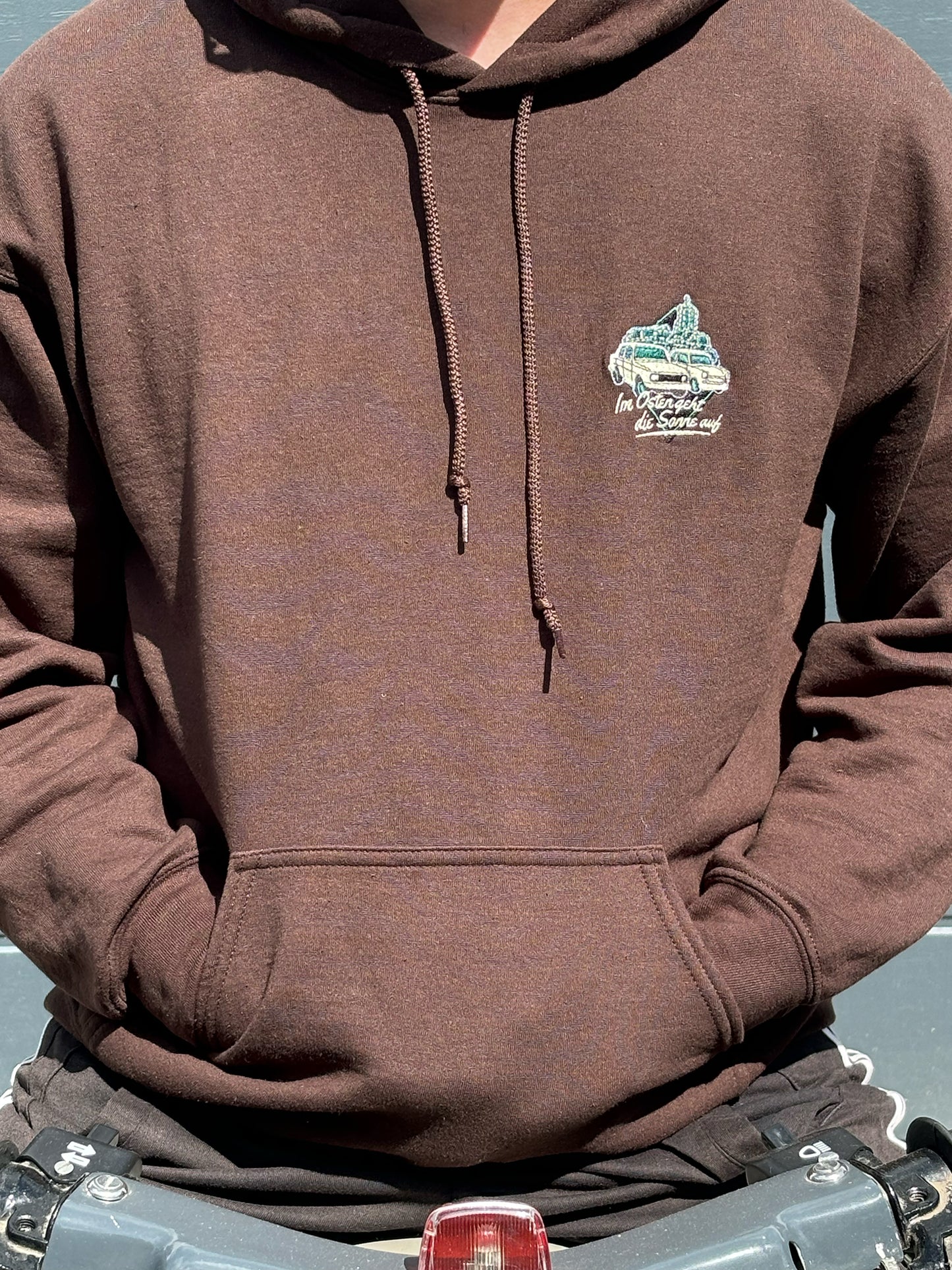 Hochwertiger Unisex Hoodie mit besticktem Logo